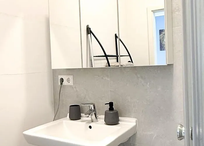 Meyben Kueche, Tv, Waschmachine